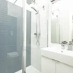 Xenia - Cozy Luminous Flat Near Navigli アパート ミラノ