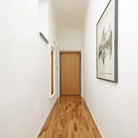 Xenia - Cozy Luminous Flat Near Navigli * Милан